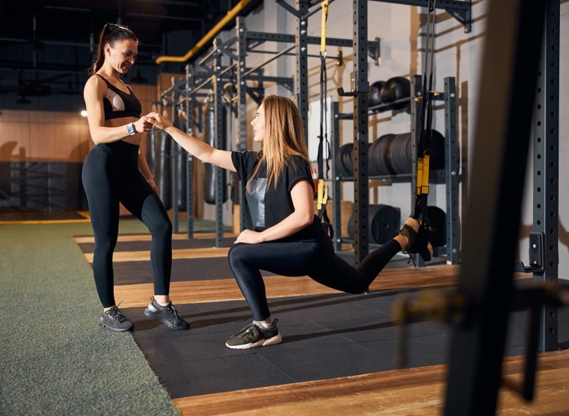 partner-exercises-make-the-gym-workout-more-productive.jpg
